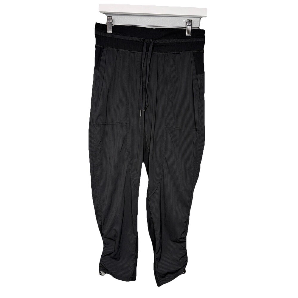 Lululemon Women's Dance Studio Mid-Rise Cropped Pant Size 6 Pre owned Black